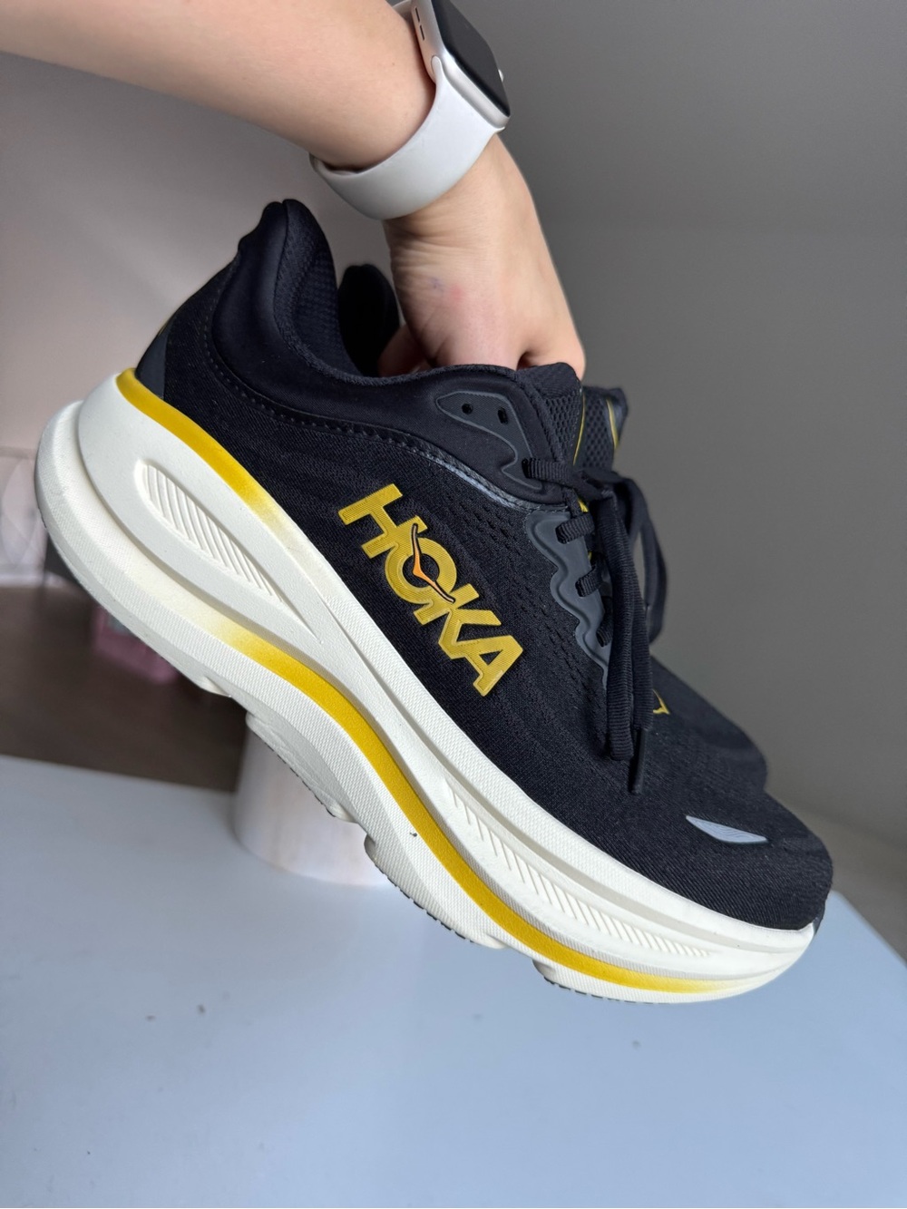 HOKA Bondi 9 Running Shoes – Black / Yellow – Men’s US 9